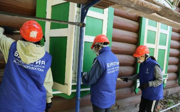 Волонтёры обновляют исторический дом в центре Улан-Удэ