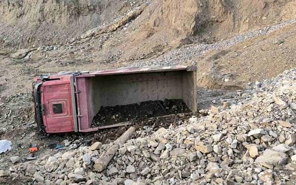 В Бурятии в ДТП погиб молодой водитель грузовика
