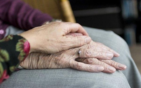 Оперштаб по борьбе с коронавирусом разрешил работающим пенсионерам в возрасте старше 65 лет оставаться на самоизоляции