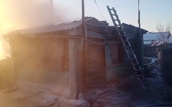 Женщина погибла при пожаре жилого дома в Бурятии