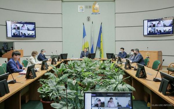Мэр Улан-Удэ наградил лучших работников Комбината по благоустройству