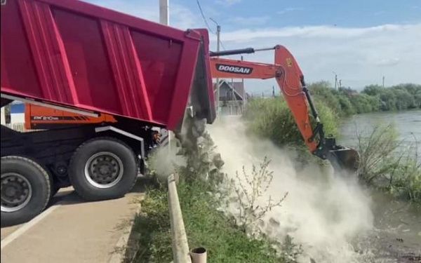 В Улан-Удэ укрепляют берег в ДНТ "Весна" 