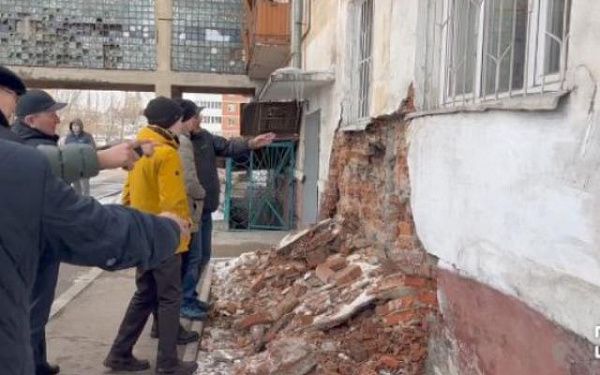 В Улан-Удэ в доме, где обрушилась стена, квартиры не пострадали