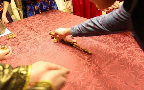 В Улан-Удэ желающих научат играть в шагай-наадан