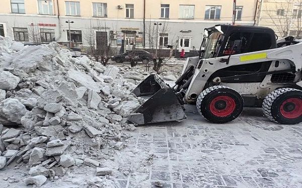 Свыше 100 тысяч кубометров снега вывезли с улиц Улан-Удэ