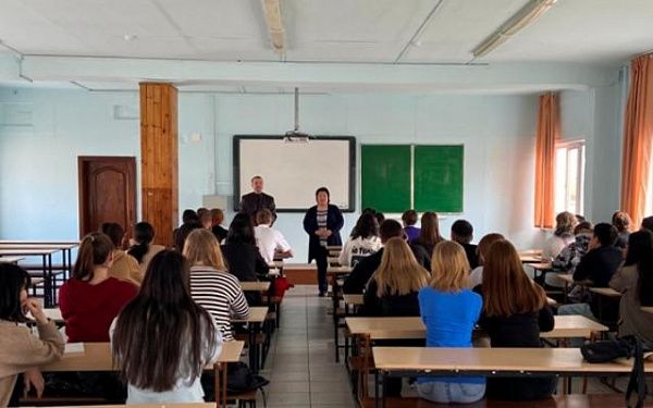 В Бурятии преподаватели и студенты вуза обсудили проблему фальсификации истории России