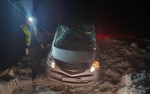 В Бурятии 19-летняя девушка за рулём "Тойоты Рактис" слетела в кювет