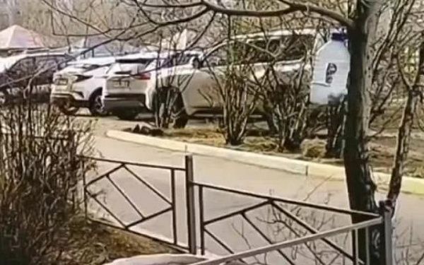 В Улан-Удэ жители одного из домов не желают отдавать "элитную" парковку под детскую площадку