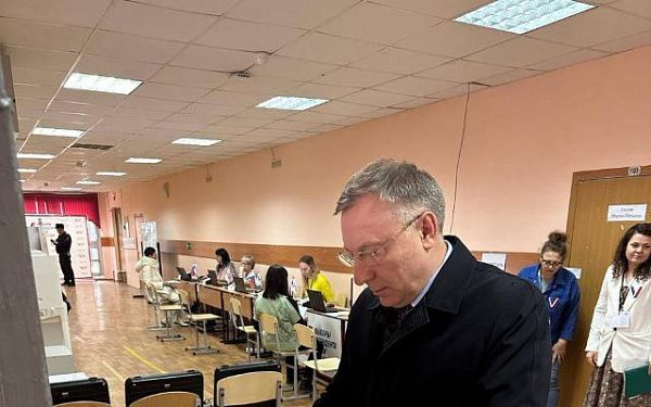 Сенатор от Бурятии принял участие в голосовании на выборах