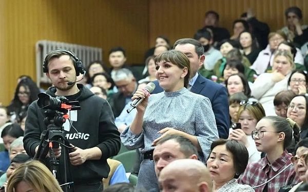 Жители Еравнинского района задали свои вопросы Главе Бурятии