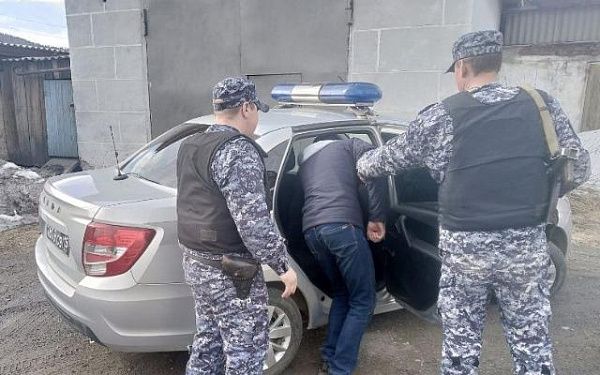 В Бурятии мужчина в черном напал на 58-летнюю женщину