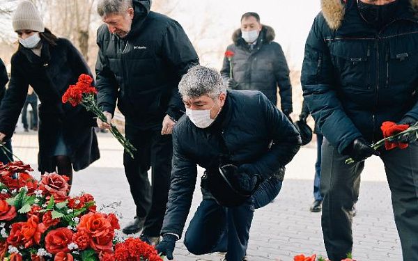 Глава Бурятии вместе с послом Израиля в России почтили память героев Великой Отечественной войны