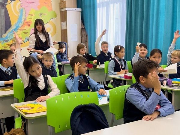 В Бурятии за год в районах трудоустроилось 19 земских учителей