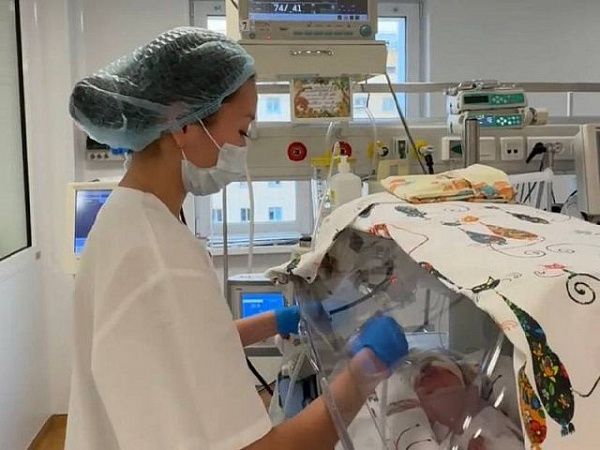 Врачи РПЦ спасли ребенка весом 1 100 грамм