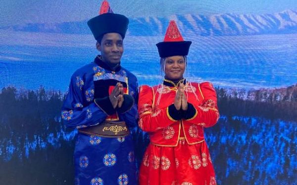 Национальные бурятские костюмы пользуются популярностью у гостей выставки  на ВДНХ
