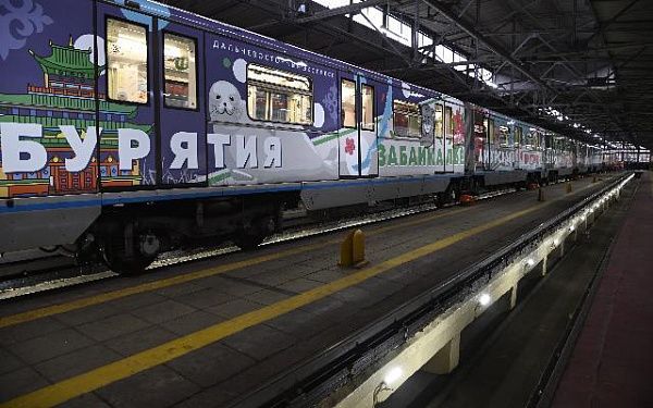 От Чукотки до Бурятии: Брендированный поезд «Дальневосточный экспресс» запустили в московском метро