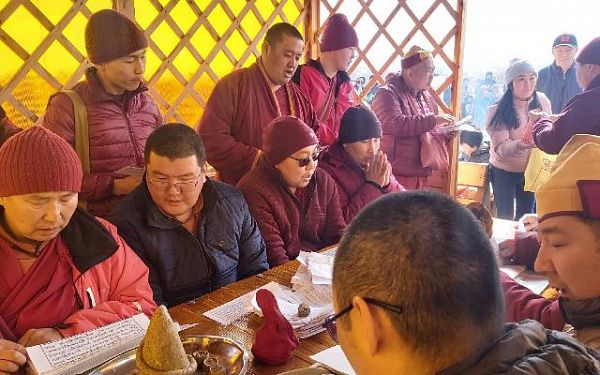 В Бурятии ламы проведут ритуал "Лусад" - подношение хозяевам воды