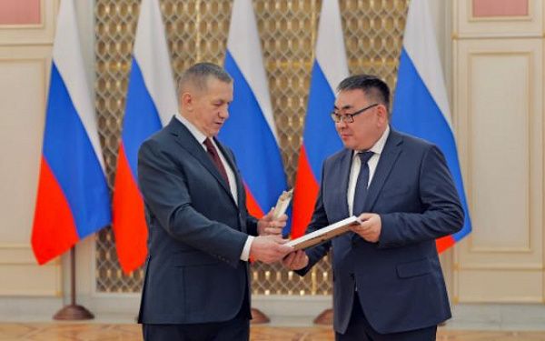 Юрий Трутнев вручил награды престижной российской премии «Звезда Дальнего Востока» трем организациям Бурятии