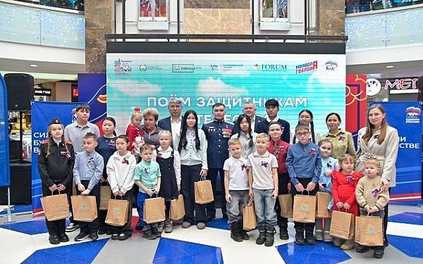 В Улан-Удэ прошла акция «Поём защитникам Отечества»