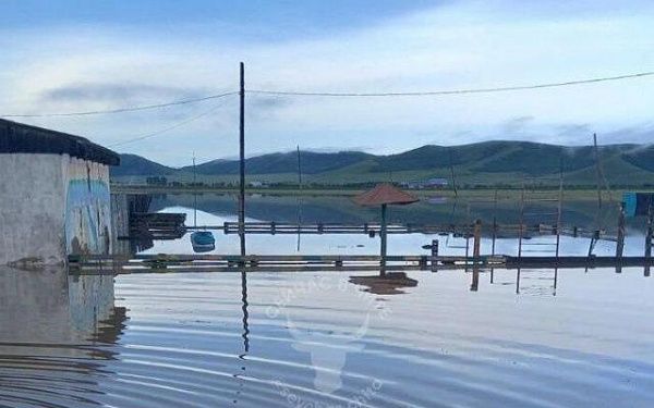 Посёлок в Забайкальском крае из-за сильных ливней превратился в одно большое озеро