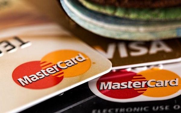 Банк России прокомментировал приостановку работы Visa и Mastercard