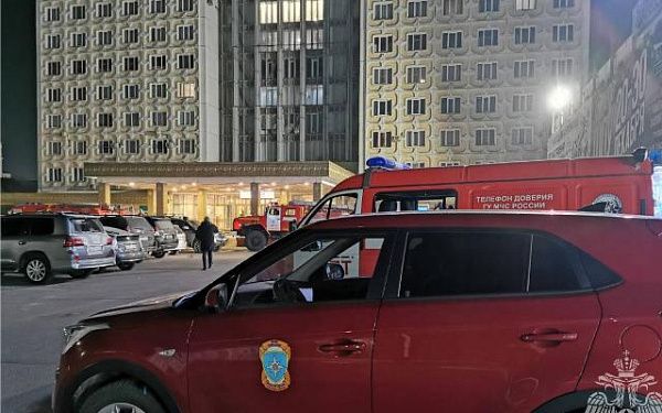 В Улан-Удэ поступило сообщение о задымлении на пятом этаже в гостинице "Бурятия"