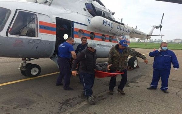 В Бурятии спасатели на вертолете МЧС России эвакуировали туриста