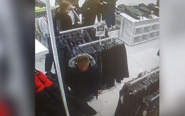 В Улан-Удэ подросток похитил в торговом центре шоколадки, чипсы, соки и джинсы