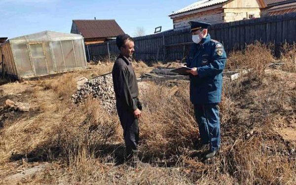 Жители Бурятии получают штрафы за сжигание мусора и сухой растительности