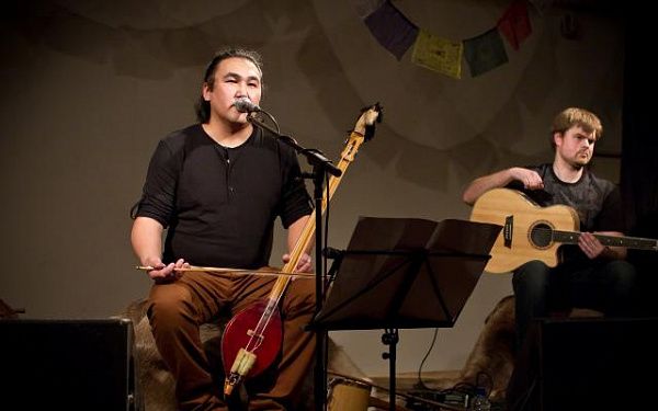 В Улан-Удэ выступит культовый музыкант из Тувы