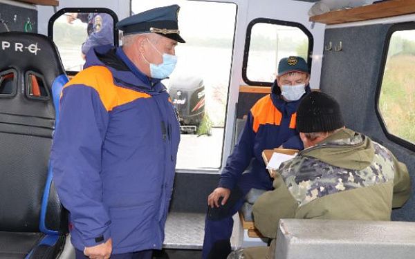 Инспекторы Кабанского участка ГИМС несут дежурство на прибрежной территории Байкала протяженностью более 270 километров