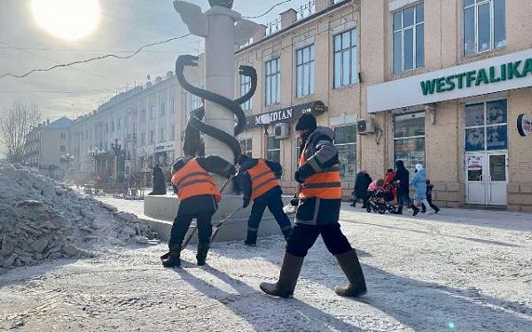20 КАМАЗов снега вывезли с пешеходной улицы Улан-Удэ