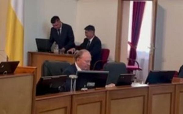 Нового "старого" спикера избрали в Народном Хурале Бурятии 