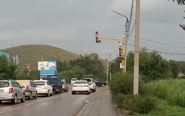 В Улан-Удэ светофорные стойки станут ярко-жёлтого цвета