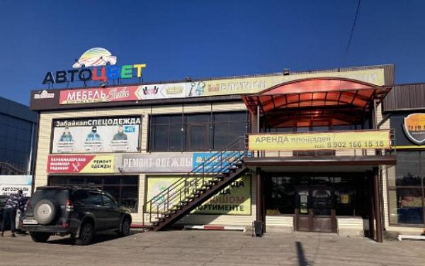 В Улан-Удэ девять магазинов незаконно установили рекламные конструкции 