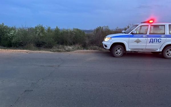 Двое школьников на мотоцикле улетели в кювет в Бурятии