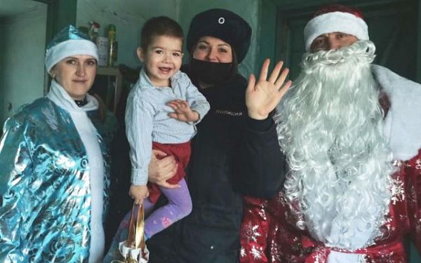 В Бичурском районе Полицейский Дед Мороз вручил подарки детям из семей в трудной жизненной ситуации
