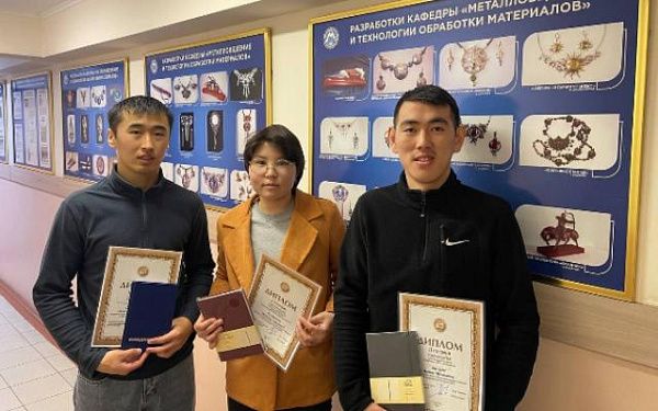 В Улан-Удэ студенты-металлурги представили научные доклады на бурятском языке