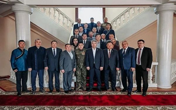 Глава Бурятии встретился с делегацией из Усть-Ордынского бурятского округа