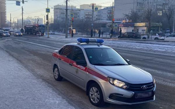 В Улан-Удэ двое подвыпивших мужчин устроили скандал в трамвае 