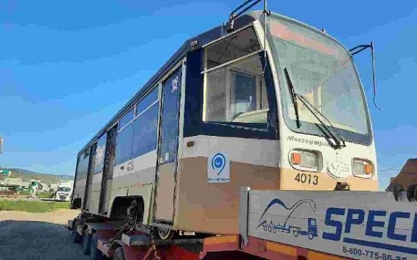 В Улан-Удэ прибыл первый московский трамвай