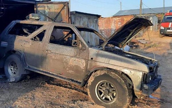 В Улан-Удэ сгорел гараж с автомобилем