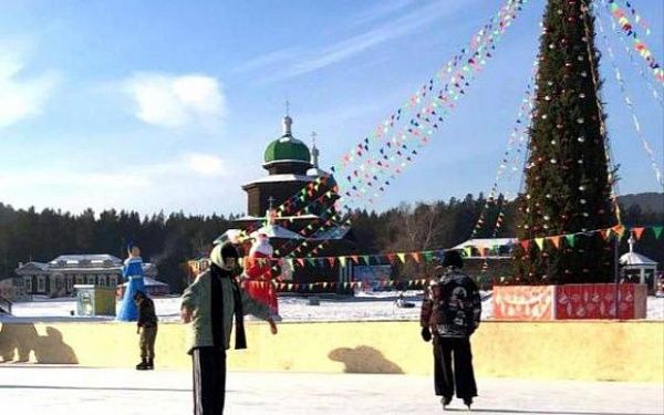 Уютный ледовый каток открылся в Улан-Удэ 