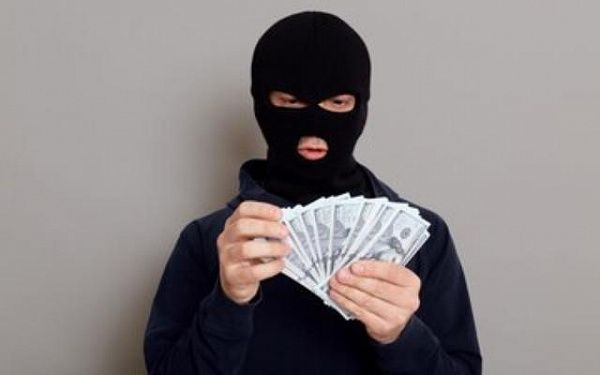 Мошенники обманули жительницу Бурятии почти на полмиллиона рублей