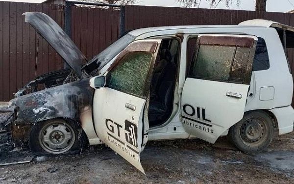 В Бурятии из-за замыкания электропроводки загорелся автомобиль