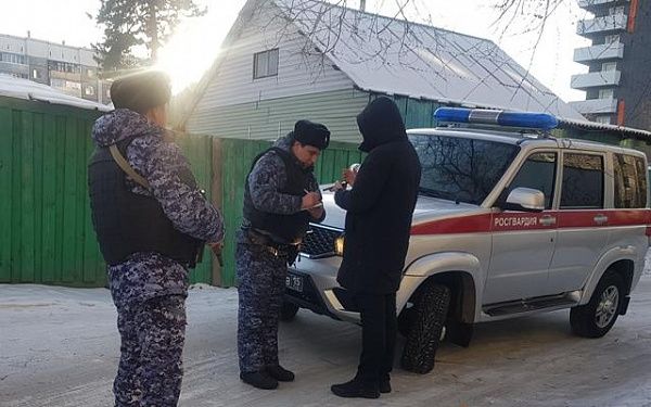 В Улан-Удэ росгвардейцы задержали мужчину в федеральном розыске 