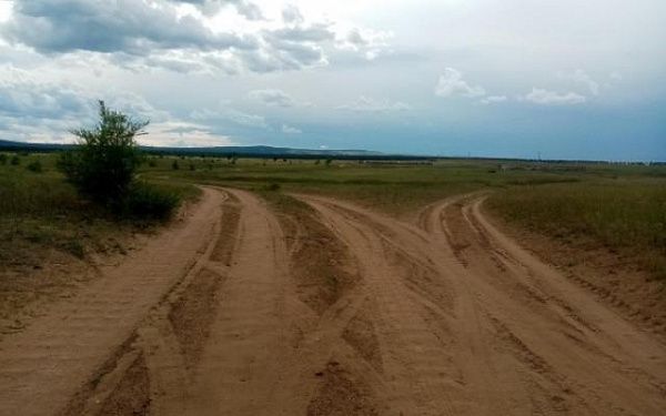 В Бурятии пьяный тракторист переехал выпавшего пассажира