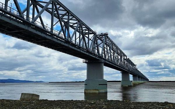 В России открыли часть железнодорожного моста, ведущего в Китай