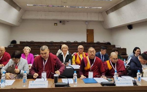 Буддисты России встретились на "круглом столе" в Москве
