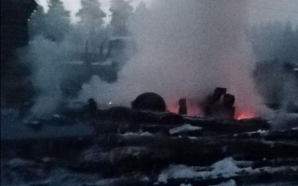 В селе Бурятии огонь полностью уничтожил бревенчатую баню